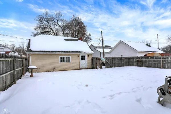 $225,000 | 614 East Main Street, Greenfield, IN 46140