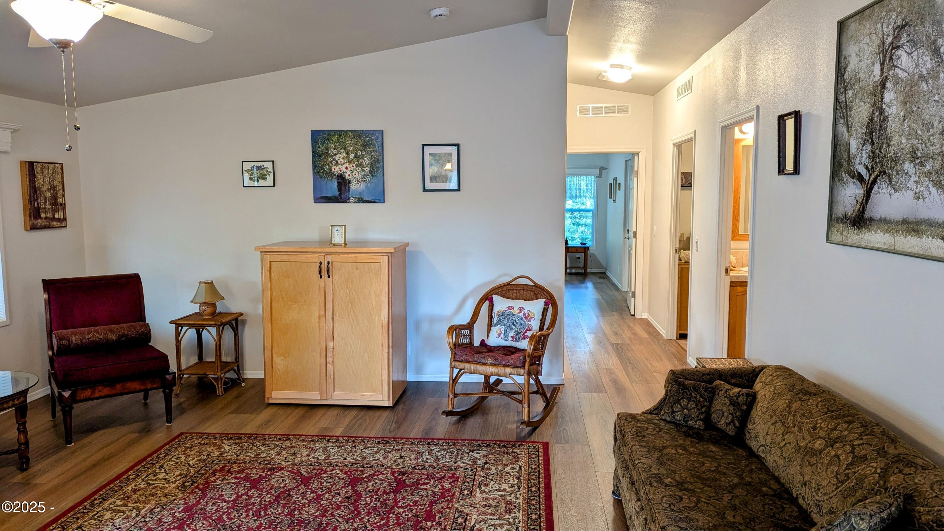 33125 White Oak Road Corvallis, OR 97333 - Photo 5 of 37 Living room