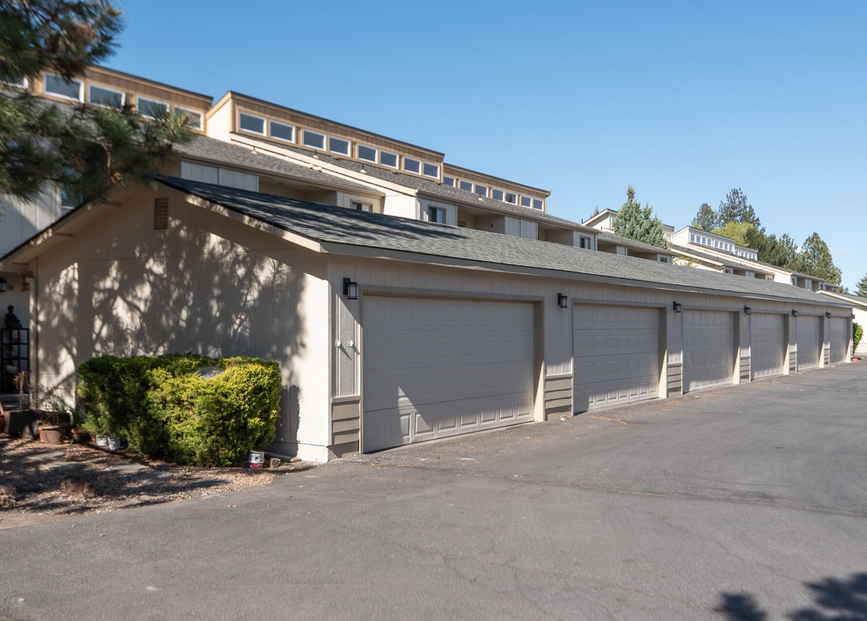 Detached 2-Car Garage