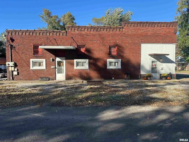 $137,000 | 401 North Division Street, Unit A & B, Du Quoin, IL 62832