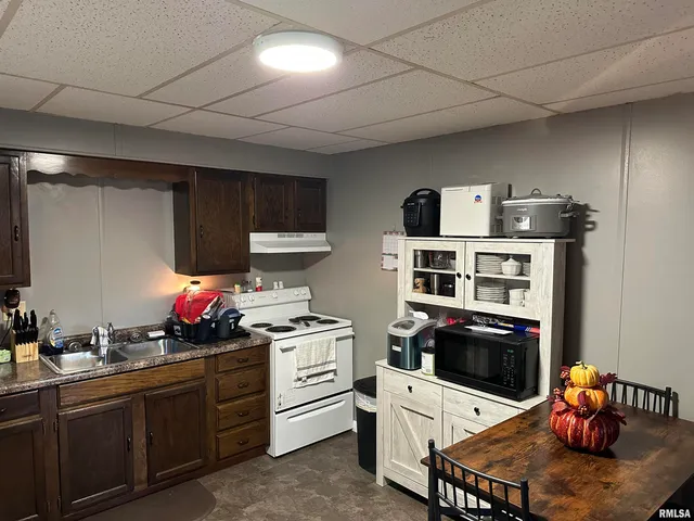 $137,000 | 401 North Division Street, Unit A & B, Du Quoin, IL 62832