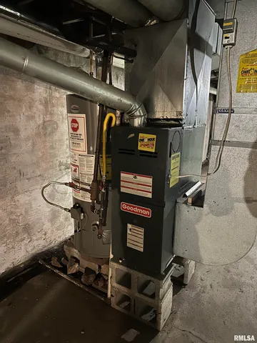 $137,000 | 401 North Division Street, Unit A & B, Du Quoin, IL 62832