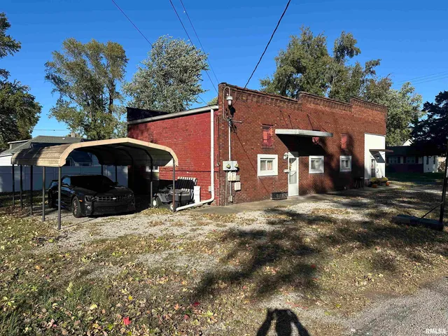 $137,000 | 401 North Division Street, Unit A & B, Du Quoin, IL 62832