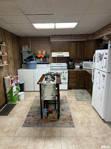 $137,000 | 401 North Division Street, Unit A & B, Du Quoin, IL 62832
