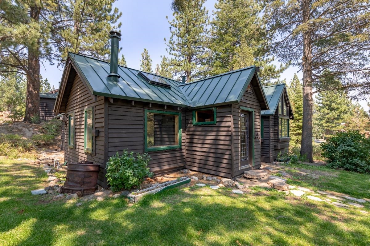 2030 Old Mammoth Road Mammoth Lakes, CA 93546 - Photo 39 of 46 a front view of a house with garden