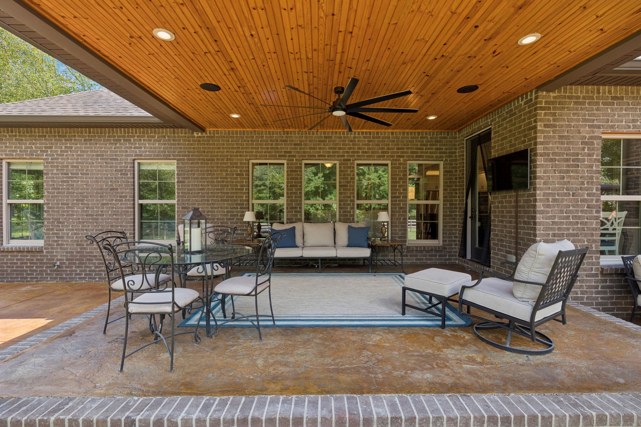 7270 Old Franklin Road Fairview, TN 37062 - Photo 58 of 96 a living room with furniture and a large window