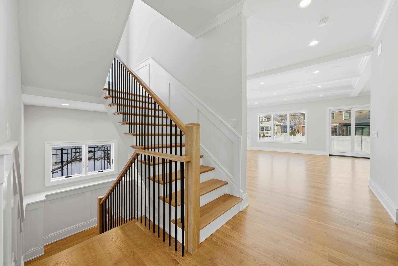 611 South Prospect Avenue Elmhurst, IL 60126 - Photo 10 of 28 a view of entryway and hall with wooden floor