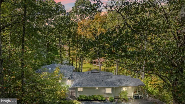 a view of a lake with lawn chairs