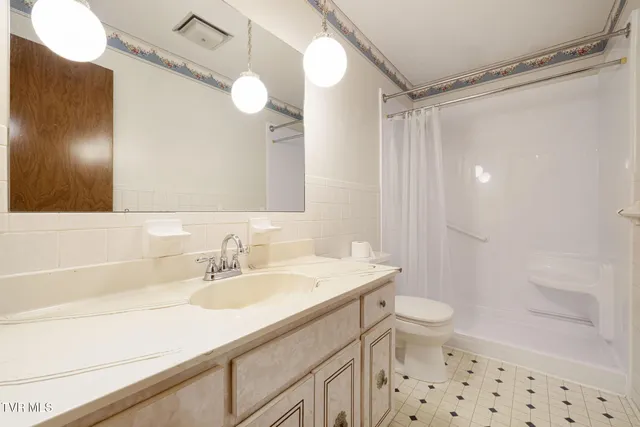 $344,800 | 536 Mayfield Avenue, Unit 3, Kingsport, TN 37665