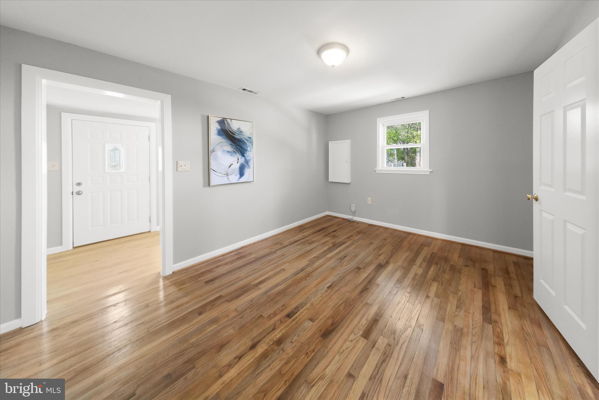 6306 Leapley Road Upper Marlboro, MD 20772 - Photo 11 of 33 Living Room