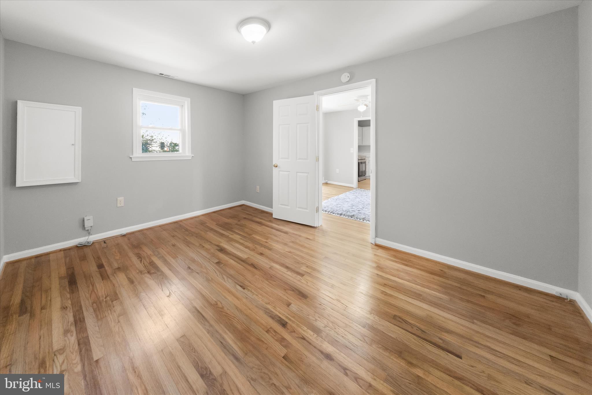 6306 Leapley Road Upper Marlboro, MD 20772 - Photo 12 of 33 Living Room