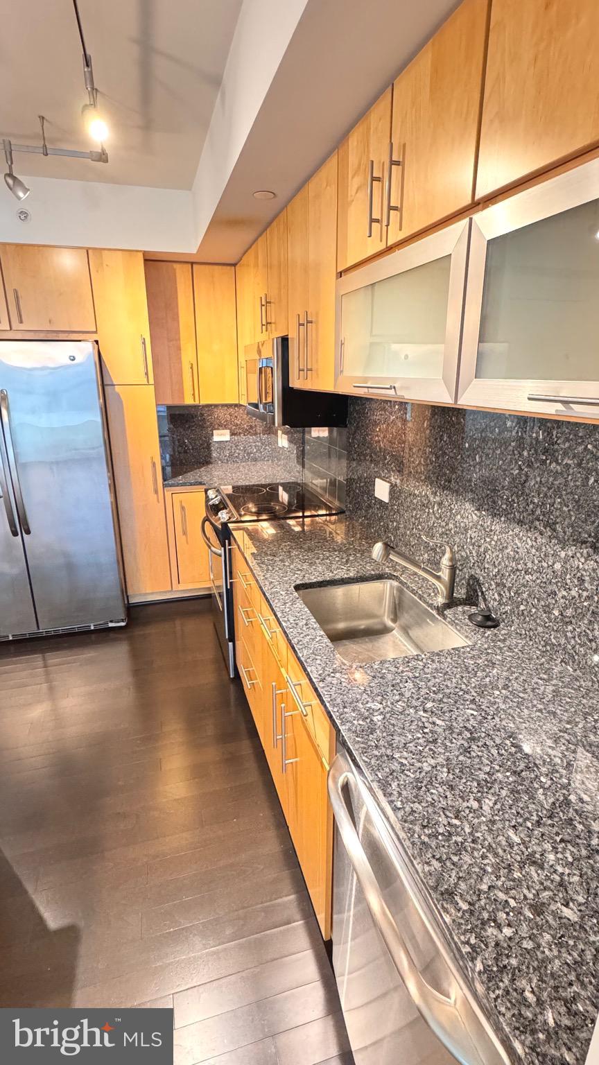 1025 First Street Southeast, Unit 614 Washington, DC 20003 - Photo 3 of 54 Amazing contemporary kitchen!