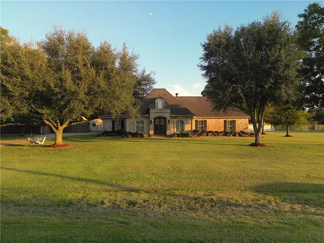 $669,900 | 794 Beauregard Landry Road, Marksville, LA 71351