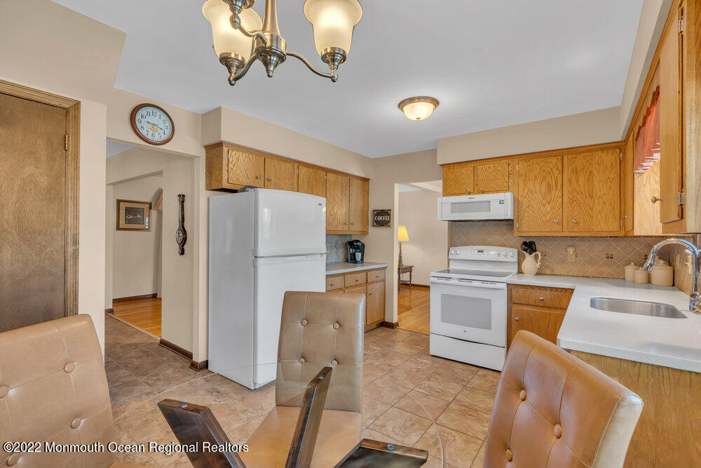 5 Raser Place Farmingdale, NJ 07727 - Photo 16 of 45 019_dsc05033