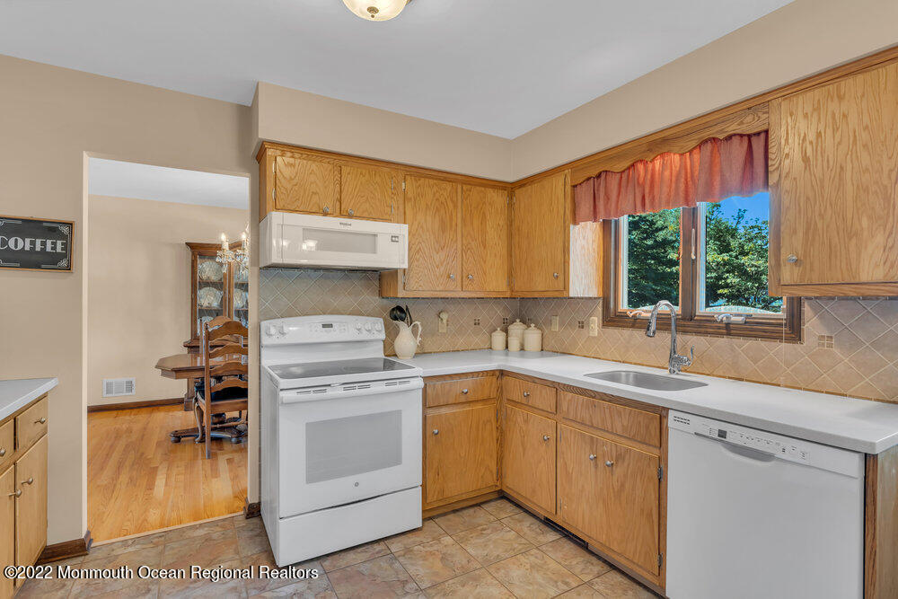 5 Raser Place Farmingdale, NJ 07727 - Photo 17 of 45 020_dsc05023