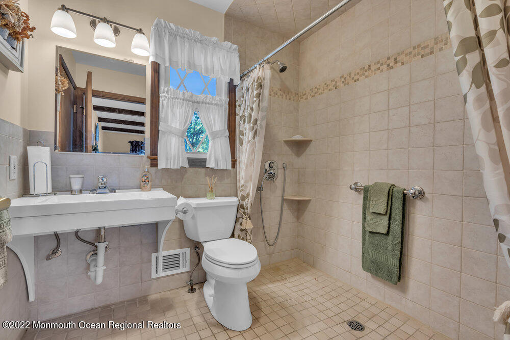 5 Raser Place Farmingdale, NJ 07727 - Photo 24 of 45 028_dsc05068