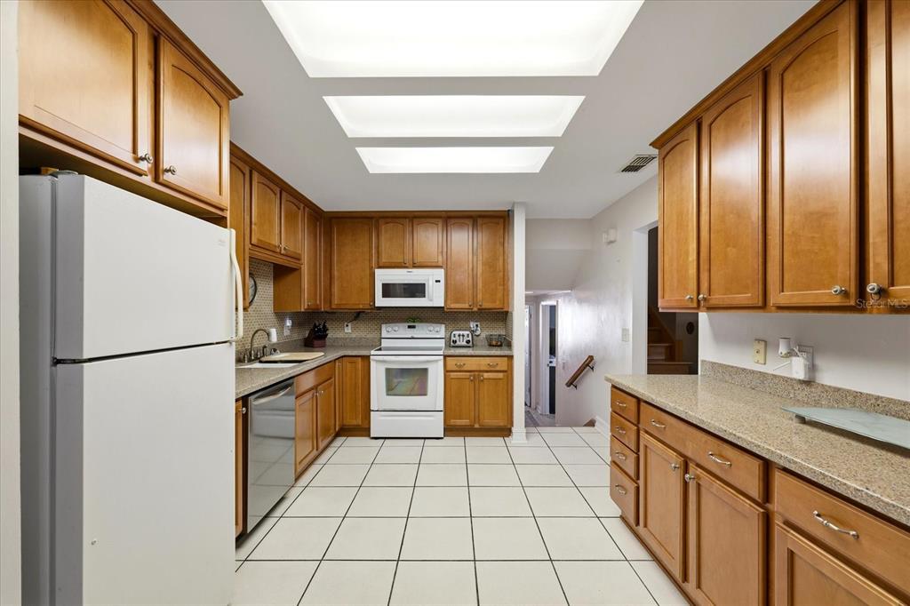 7502 West Jean Street Tampa, FL 33615 - Photo 9 of 44 Gallery Image 9