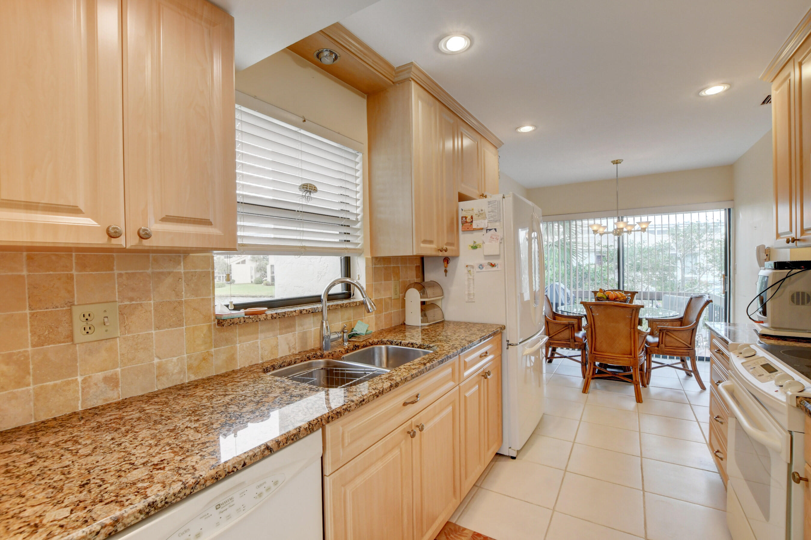 7759 Lakeside Boulevard, Unit 806 Boca Raton, FL 33434 - Photo 11 of 95 Kitchen