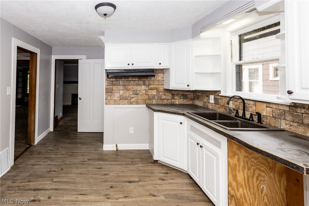 858 Roanoke Road Cleveland Heights, OH 44121 - Photo 10 of 27 Gallery Image 10