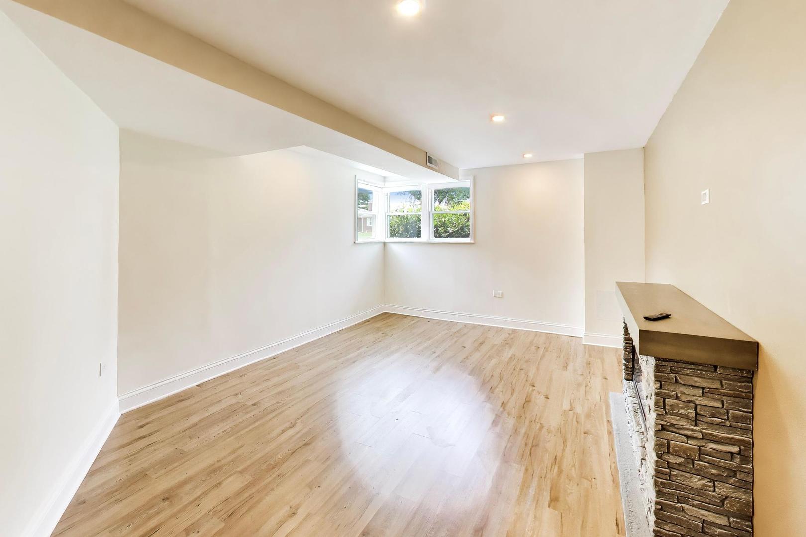 679 Spring Road Elmhurst, IL 60126 - Photo 18 of 28