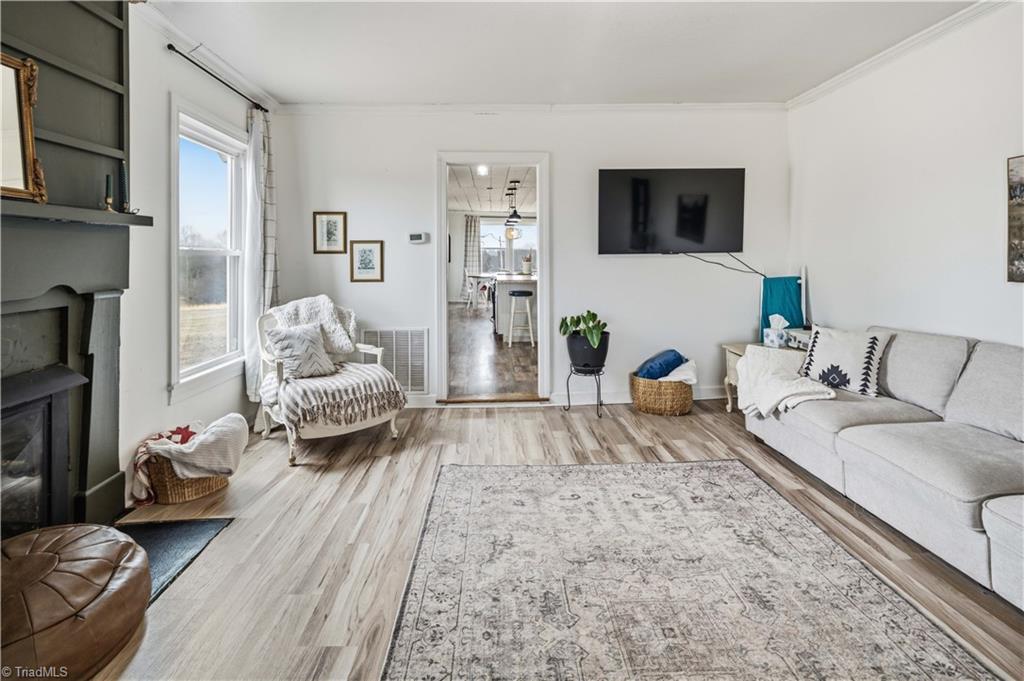 1149 Quaker Church Road Siloam, NC 27047 - Photo 32 of 47 Living Room