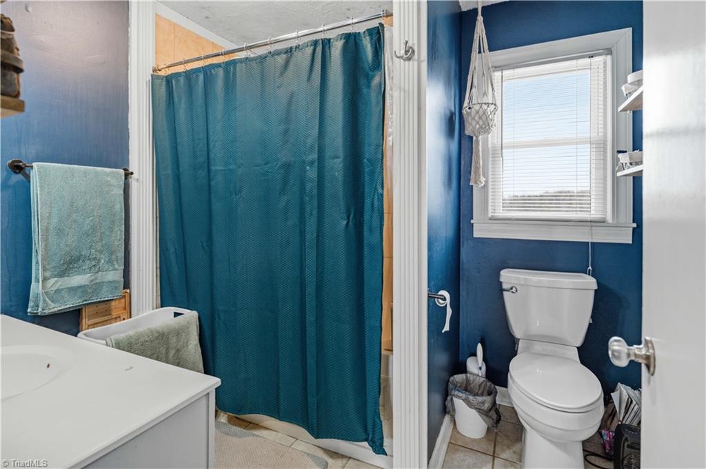 1149 Quaker Church Road Siloam, NC 27047 - Photo 37 of 47 Primary full bath