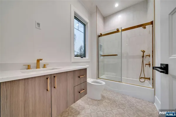 $3,699,888 | 7 Central Avenue, Demarest, NJ 07627