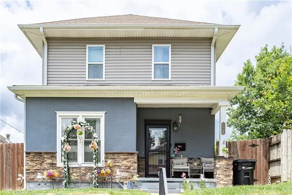 $295,000 | 2205 Lovers Lane, St. Joseph, MO 64505