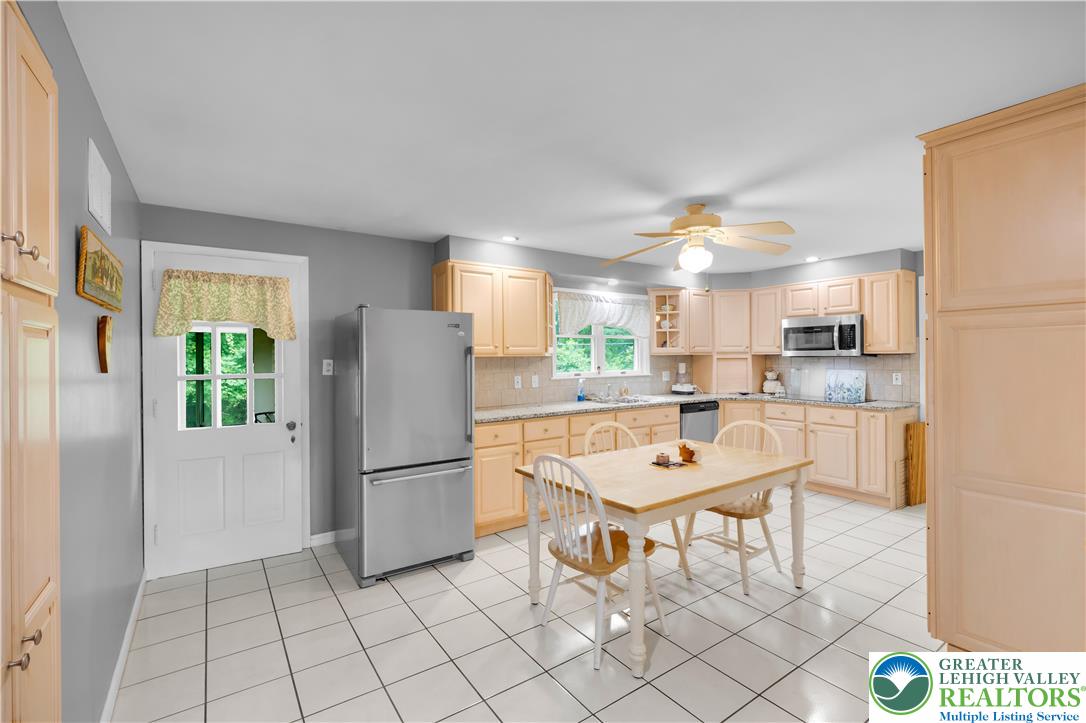1000 Wedgewood Road Bethlehem, PA 18017 - Photo 26 of 40 Eat in area