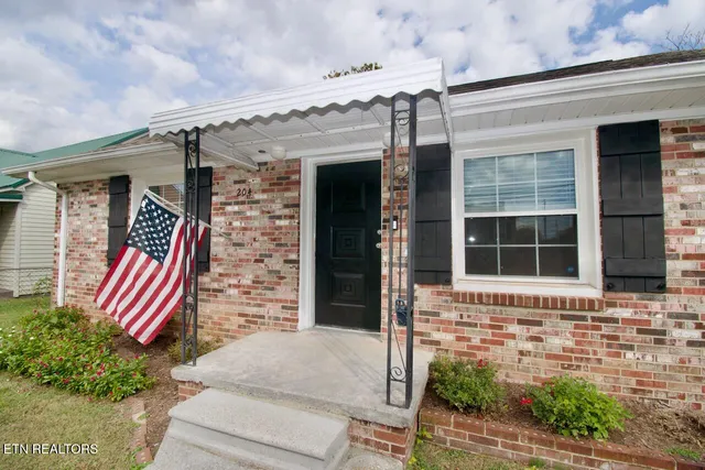 $295,000 | 204 7th Street, Maryville, TN 37804