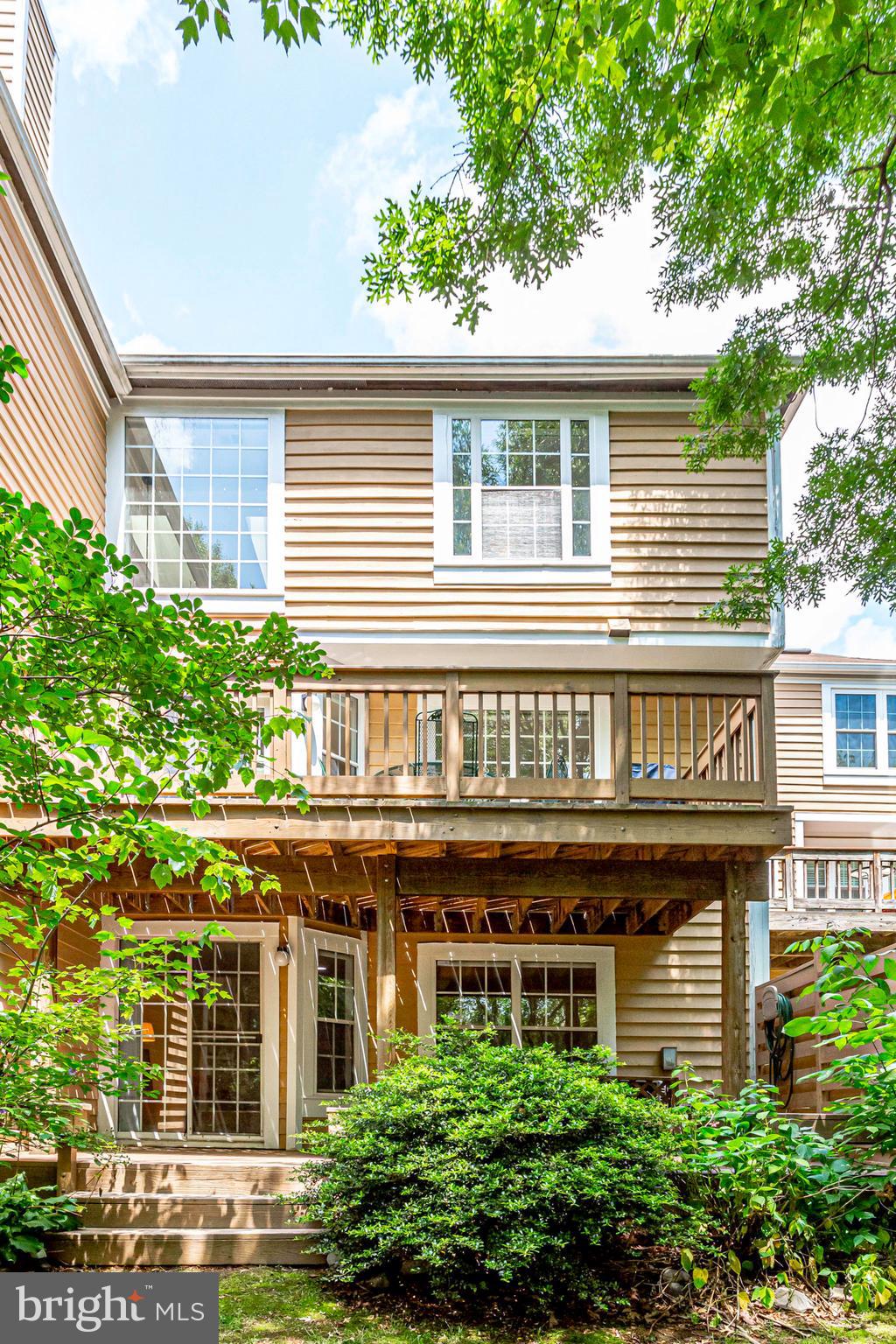 1536 Deer Point Way Reston, VA 20194 - Photo 44 of 53 Rear elevation