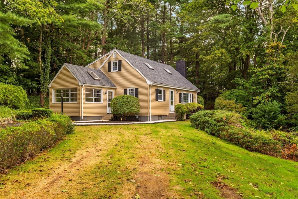 34 Carleton Road Hingham, MA 02043 - Photo 29 of 35 a front view of a house with yard and green space