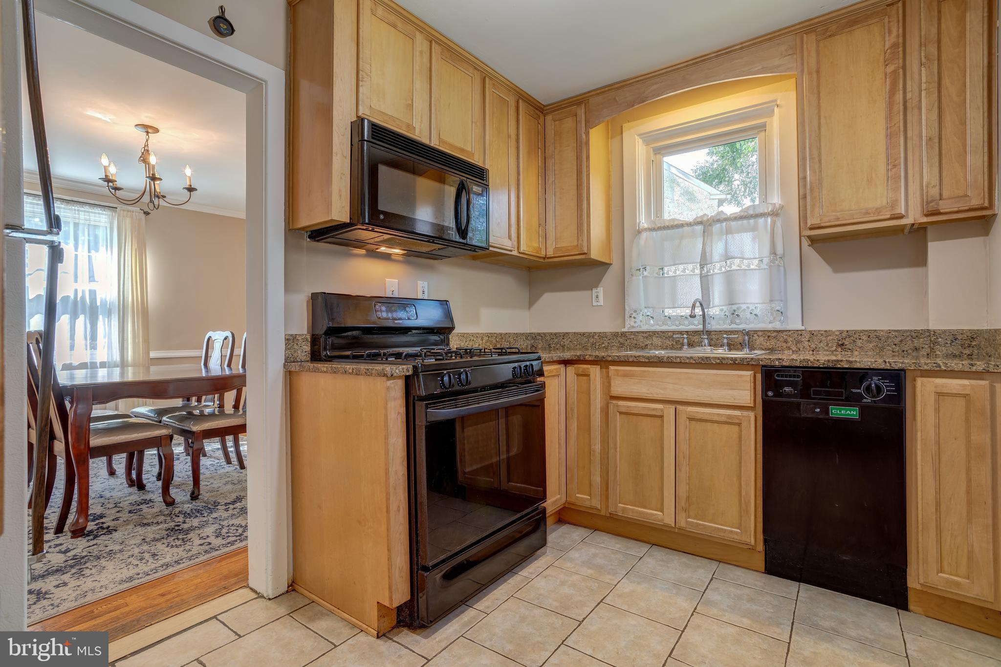 1033 Edgerton Road Secane, PA 19018 - Photo 14 of 35