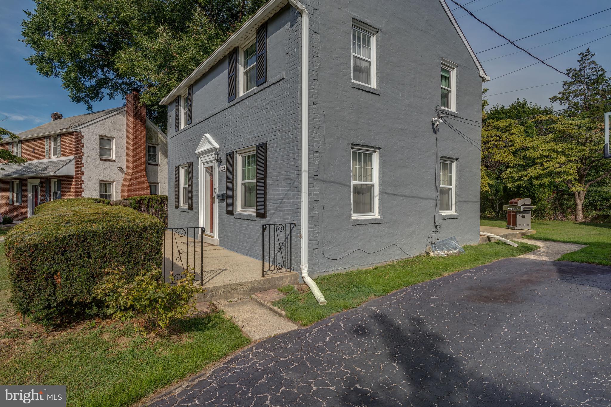 1033 Edgerton Road Secane, PA 19018 - Photo 4 of 35