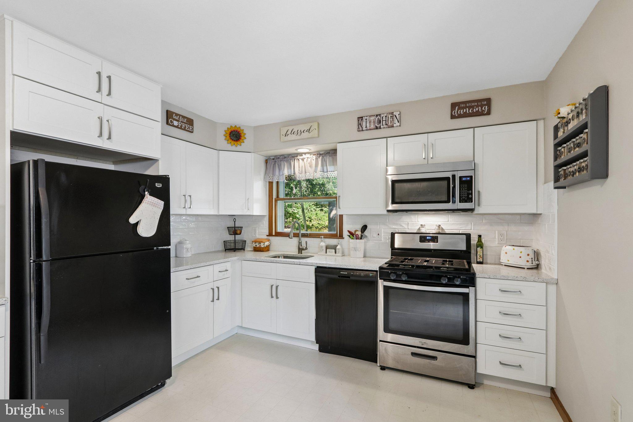129 Townsend Road Marmora, NJ 08223 - Photo 4 of 57