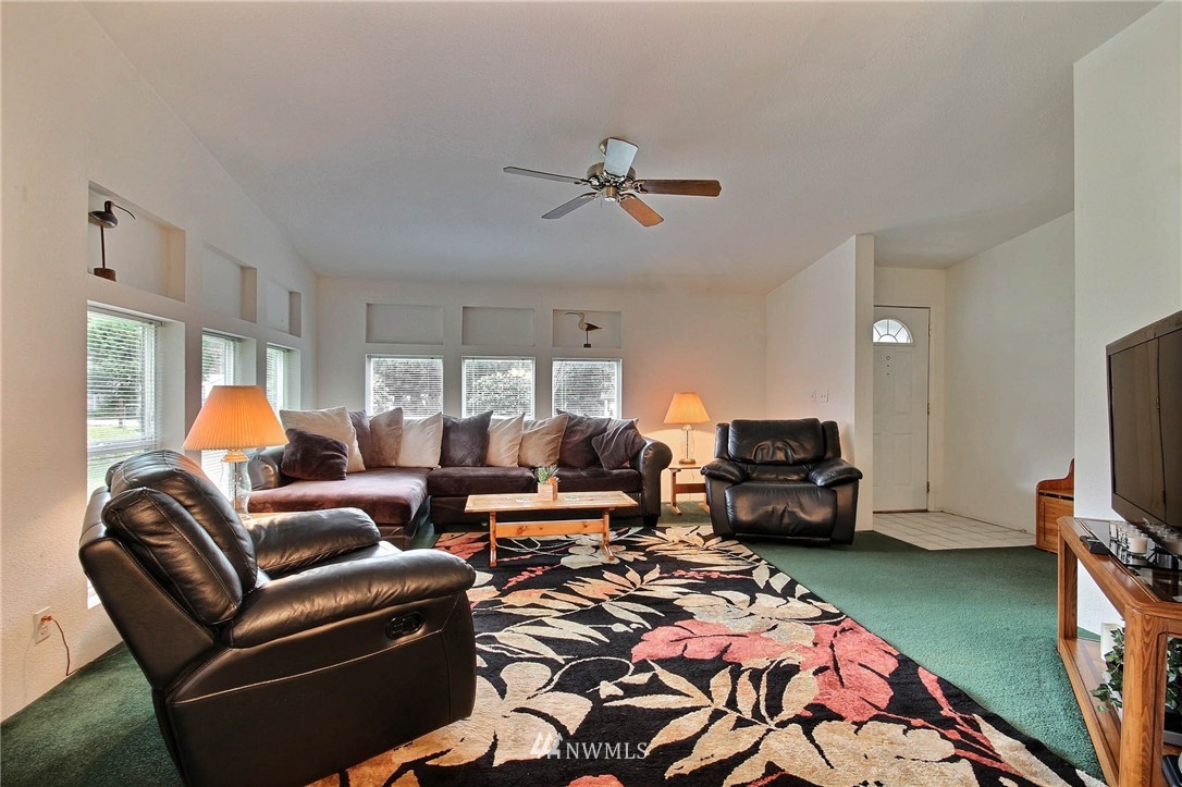 10518 Upper Preston Road Southeast Issaquah, WA 98027 - Photo 2 of 22 Gallery Image 2