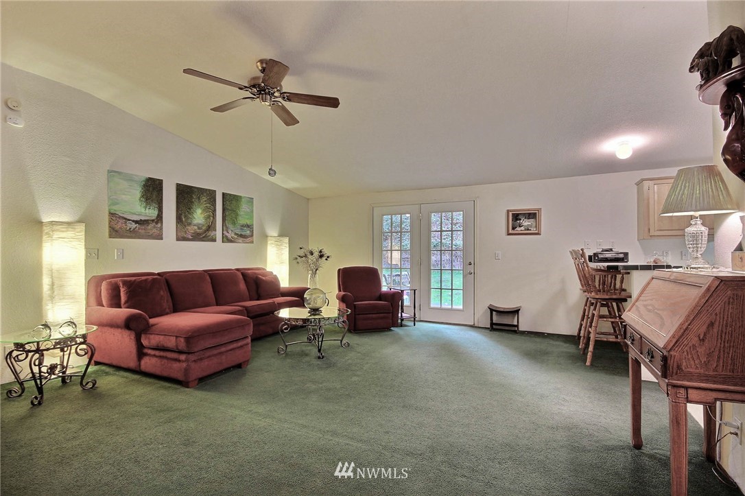 10518 Upper Preston Road Southeast Issaquah, WA 98027 - Photo 11 of 22 Gallery Image 11