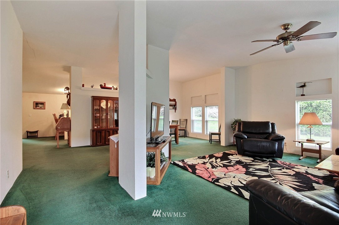 10518 Upper Preston Road Southeast Issaquah, WA 98027 - Photo 13 of 22 Gallery Image 13