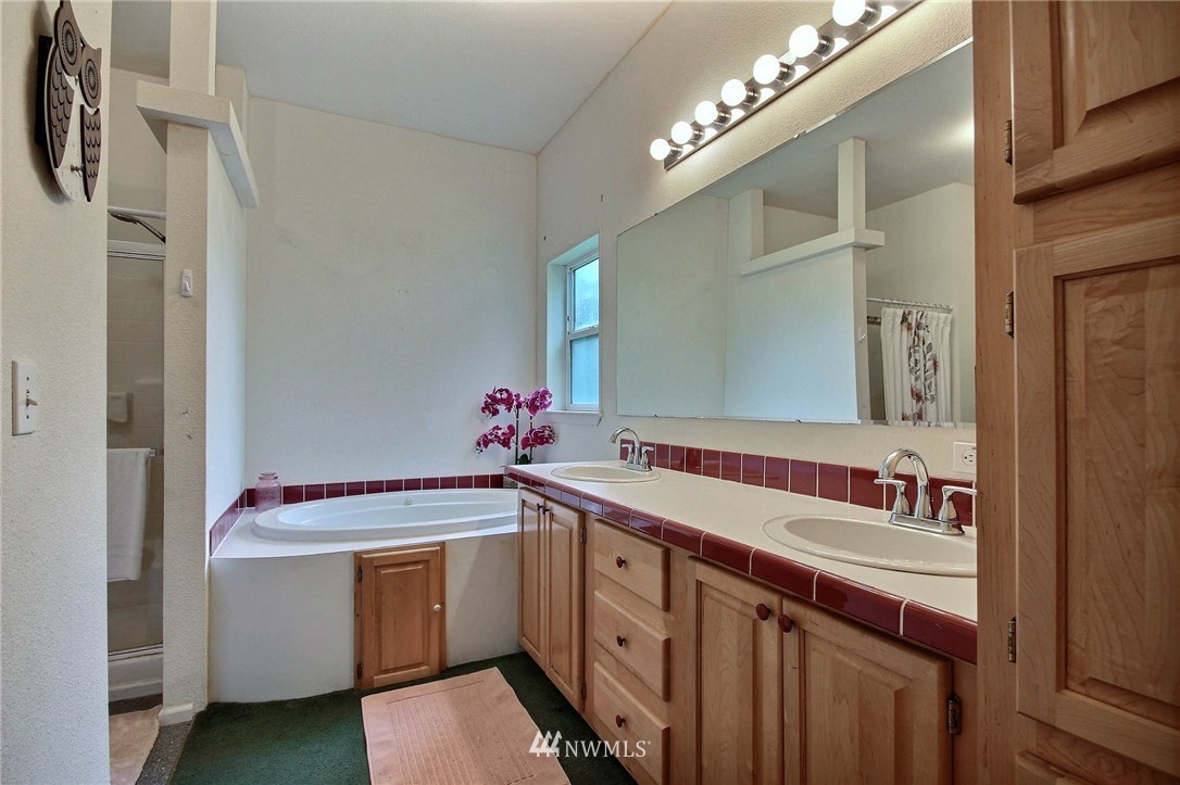 10518 Upper Preston Road Southeast Issaquah, WA 98027 - Photo 18 of 22 Gallery Image 18