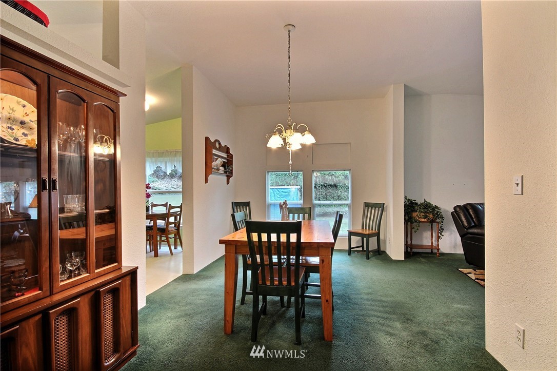 10518 Upper Preston Road Southeast Issaquah, WA 98027 - Photo 5 of 22 Gallery Image 5