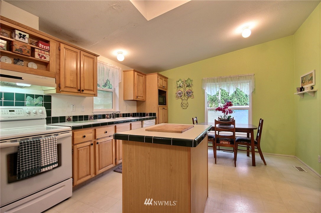 10518 Upper Preston Road Southeast Issaquah, WA 98027 - Photo 7 of 22 Gallery Image 7