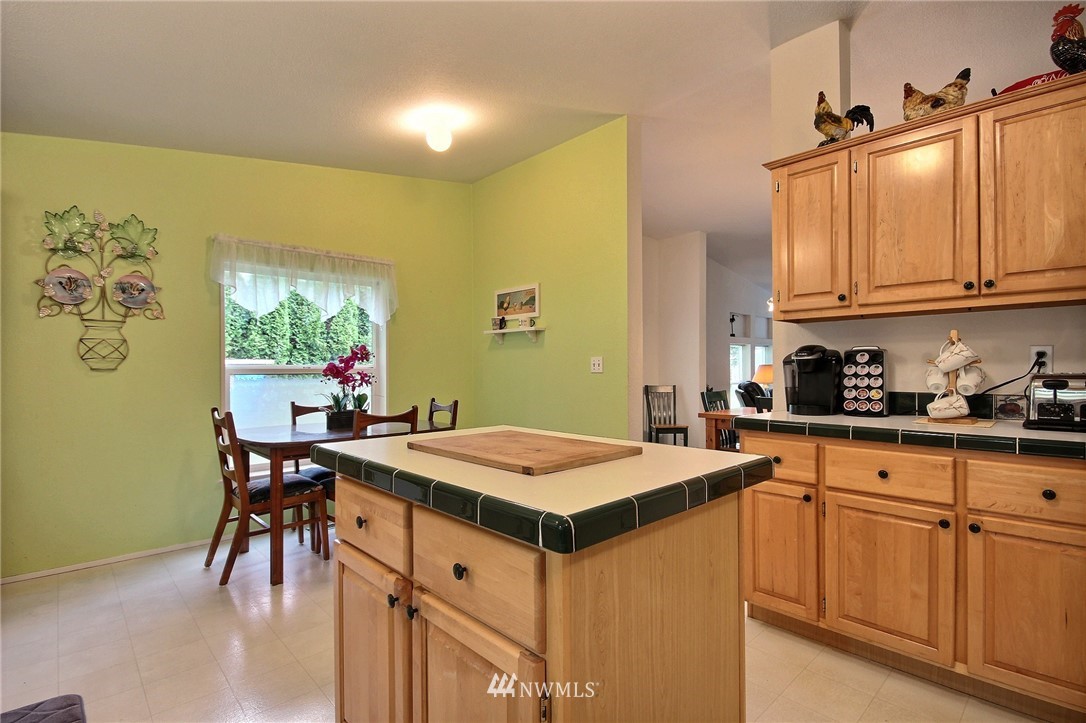 10518 Upper Preston Road Southeast Issaquah, WA 98027 - Photo 8 of 22 Gallery Image 8