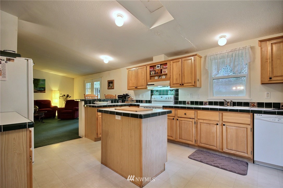 10518 Upper Preston Road Southeast Issaquah, WA 98027 - Photo 10 of 22 Gallery Image 10