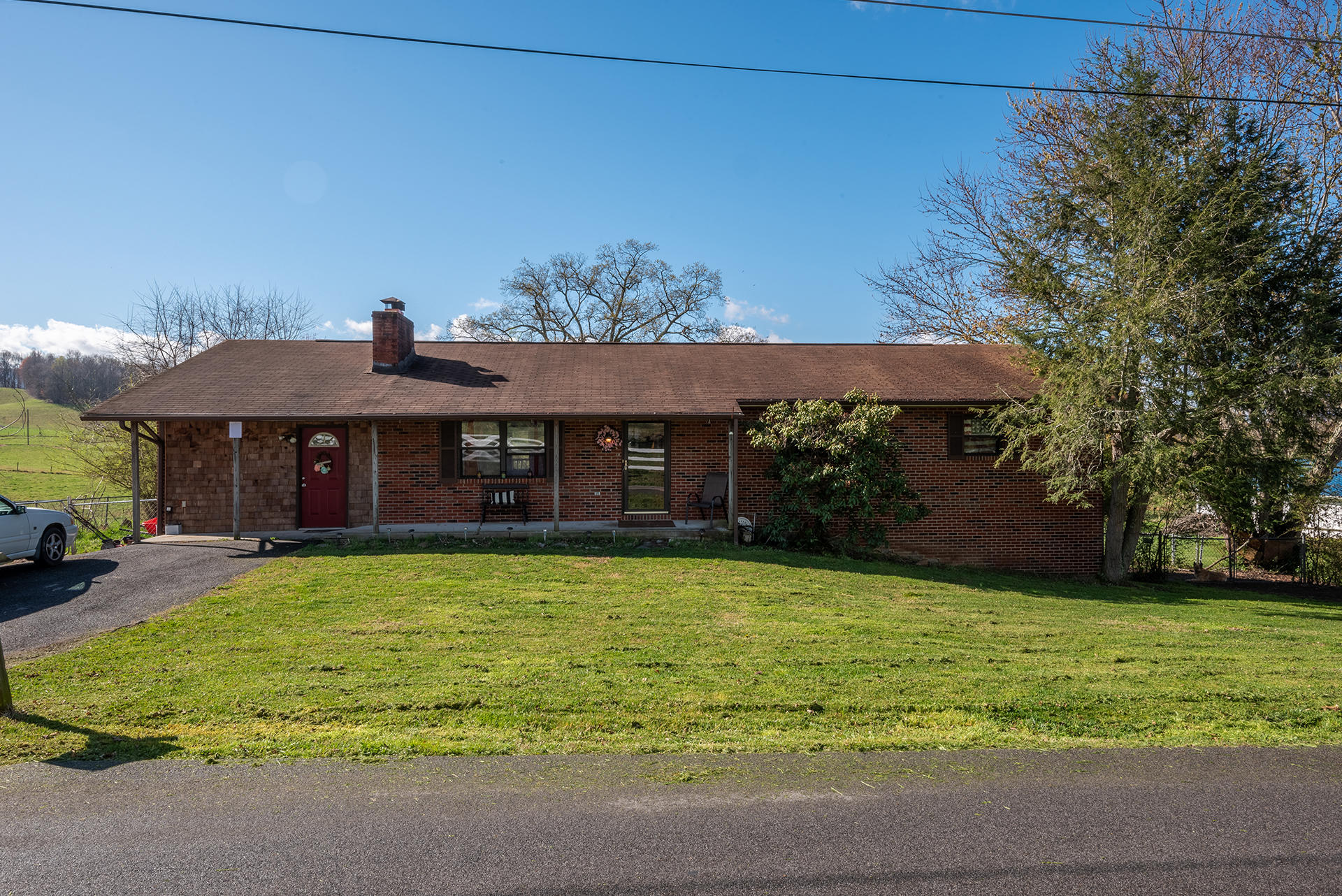 204 Peoples Road Bristol, TN 37620 - Photo 1 of 23 Peoples front view