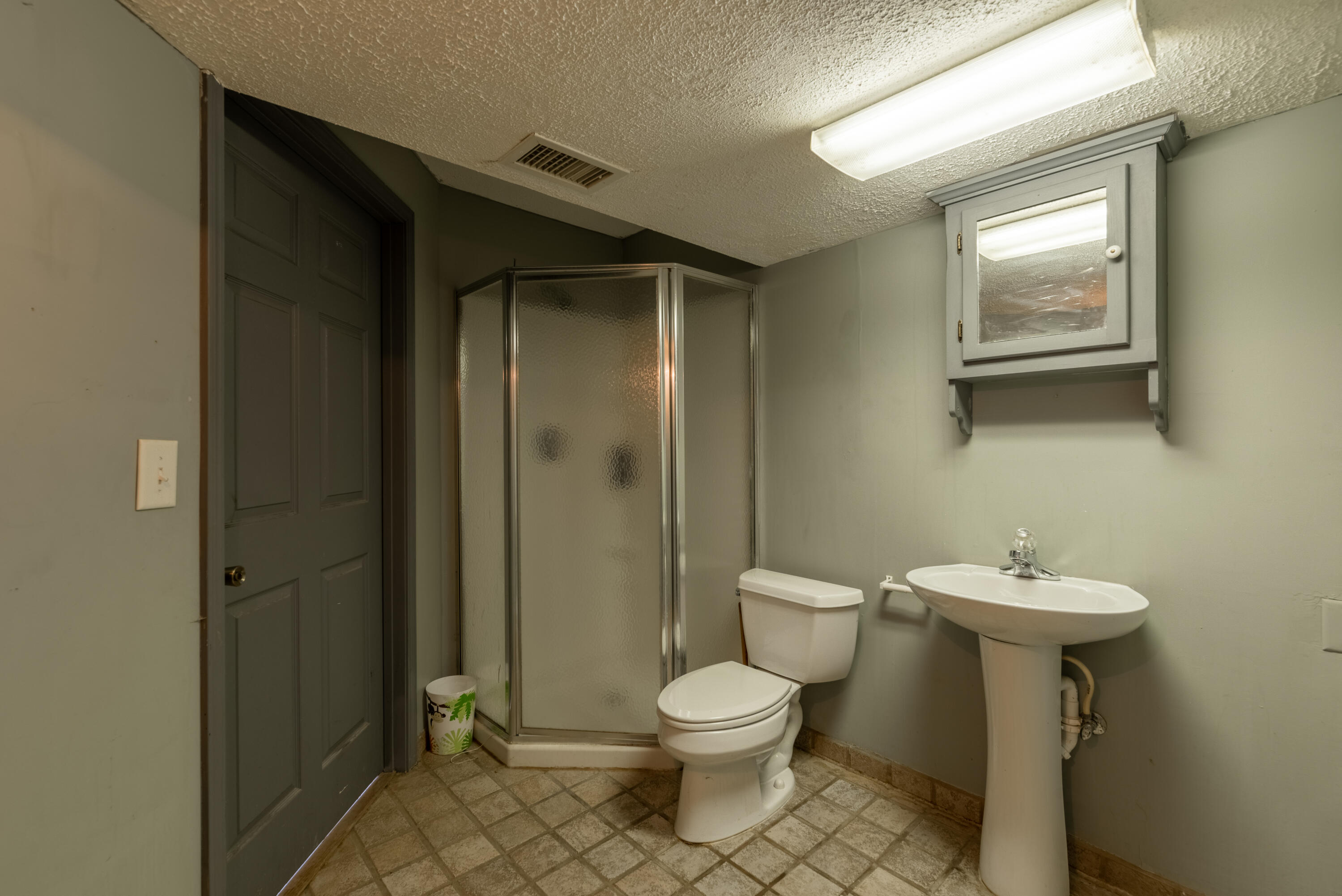 204 Peoples Road Bristol, TN 37620 - Photo 20 of 23 DSC_2028-HDR (1)