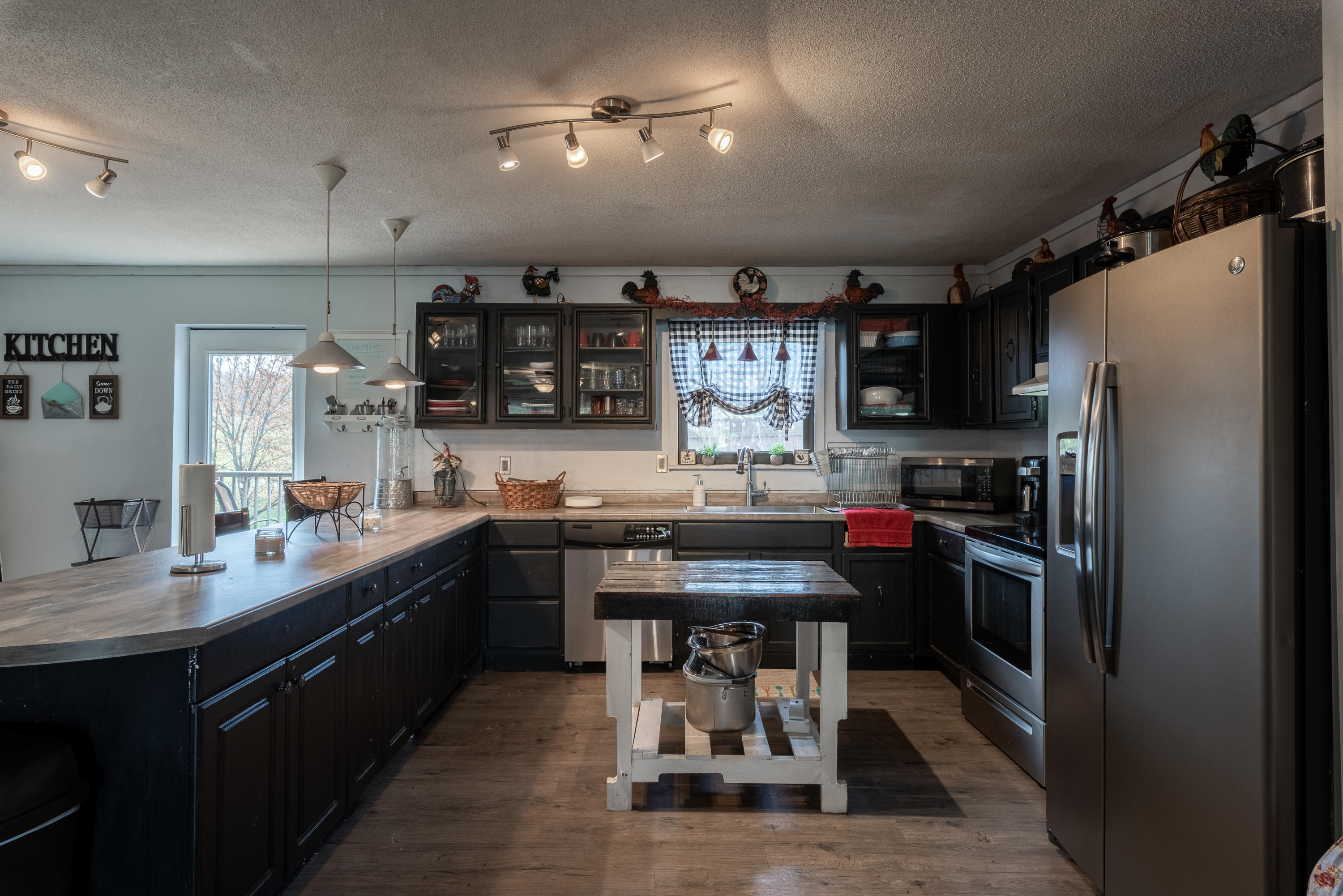 204 Peoples Road Bristol, TN 37620 - Photo 7 of 23 DSC_2049-HDR
