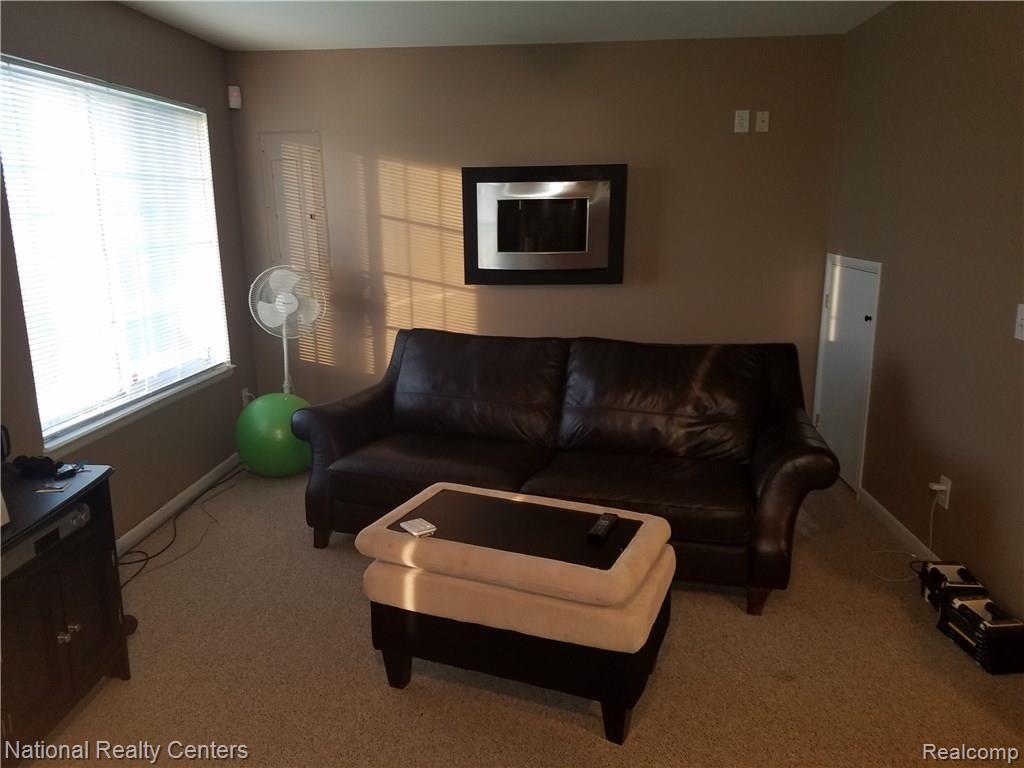 253 Oak Ridge Drive, Unit 44 Pontiac, MI 48341 - Photo 36 of 38