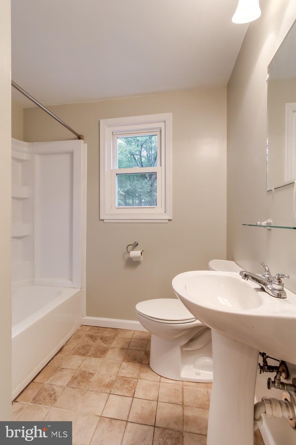 2612 Sheridan Road York, PA 17406 - Photo 13 of 27 Gallery Image 13
