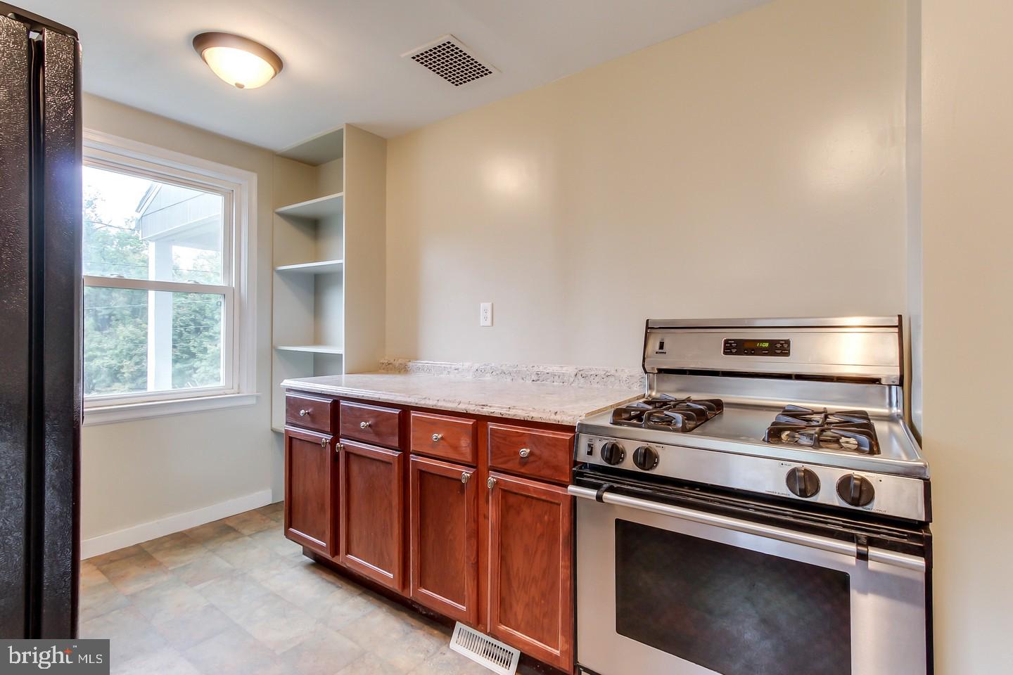 2612 Sheridan Road York, PA 17406 - Photo 9 of 27 Gallery Image 9