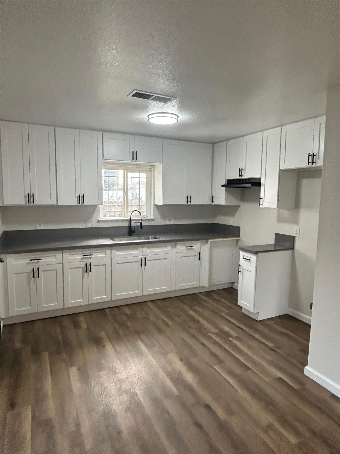 209 Locust Street Modesto, CA 95351 - Photo 9 of 15